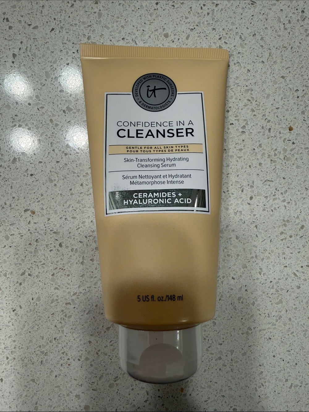 it cosmetics Confidence In A Cleanser - Beige and White Tube 148ml